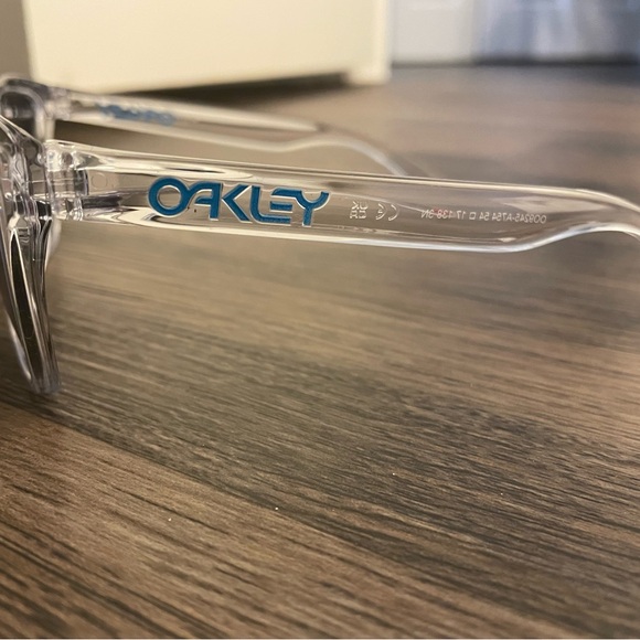 Oakley Frogskins Clear Sunglasses with Blue Lenses - Picture 4 of 5